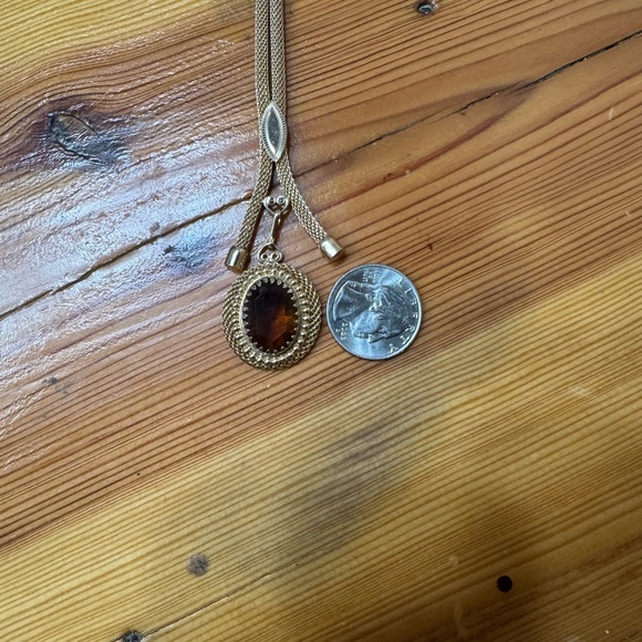 Sarah Coventry Vintage Gold Lariat Necklace with Amber-Tone Oval Pendant - Picture 7 of 8